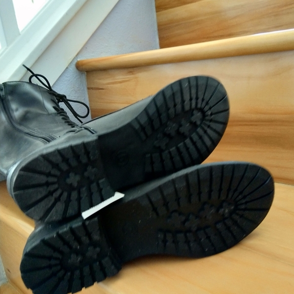 Universal Thread black boots size 6 - Picture 3 of 12